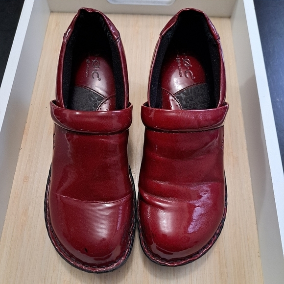 B.O.C. Born Concepts Burgundy Patent Leather Clogs/Mules   Size 7.5 - Picture 3 of 13